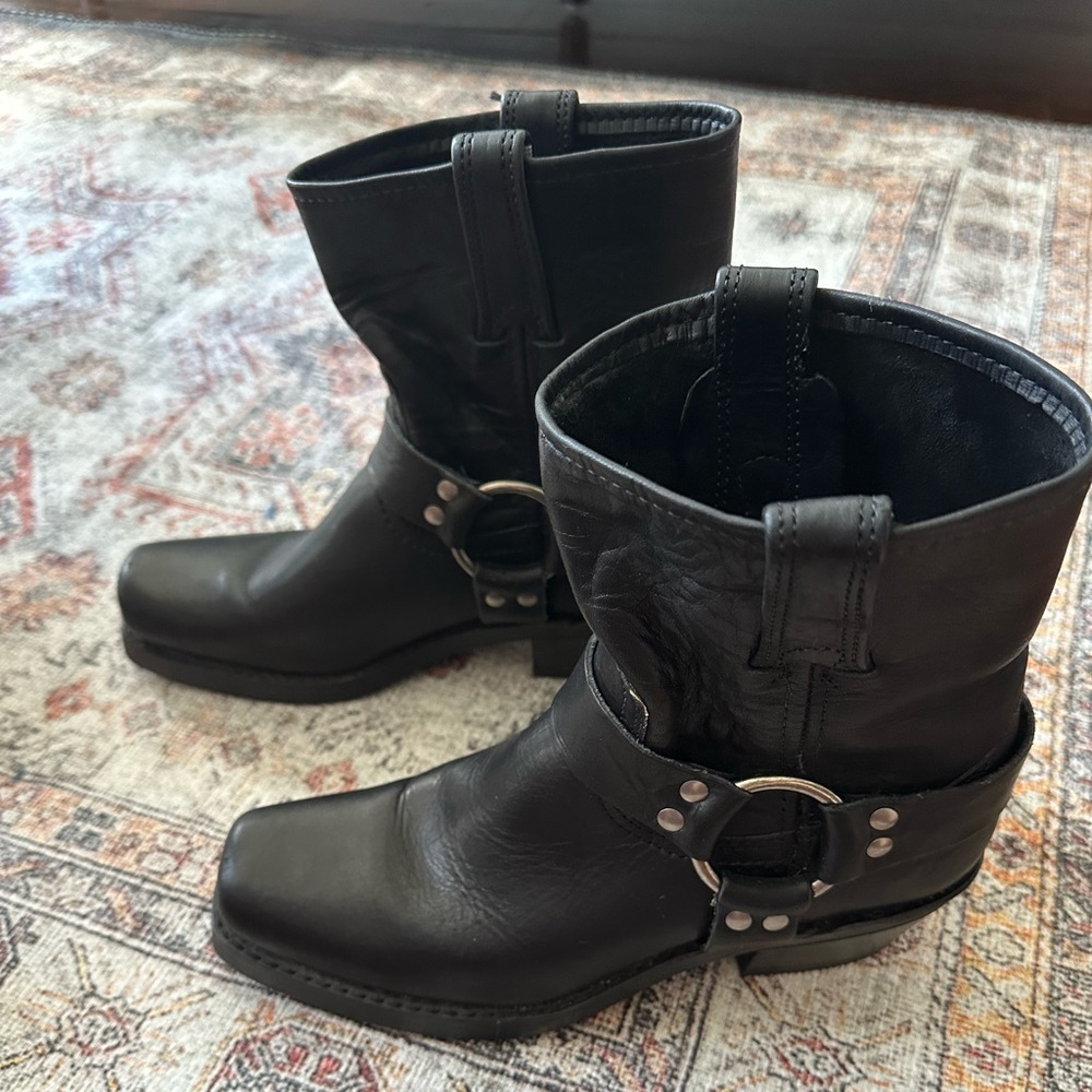Frye short harness boot, square toe black.